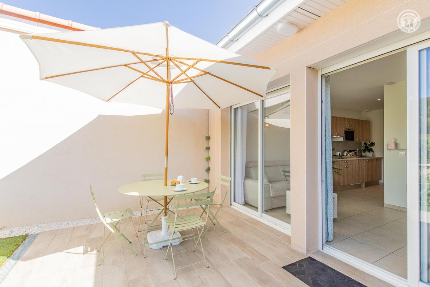 Le Maconnais Guest House Vinzelles Exterior photo