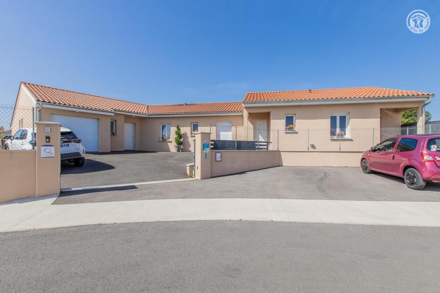 Le Maconnais Guest House Vinzelles Exterior photo